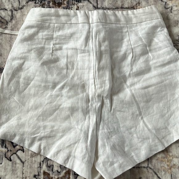 SEEK The Label XS White Linen High Waisted Shorts NWT - Picture 4 of 5